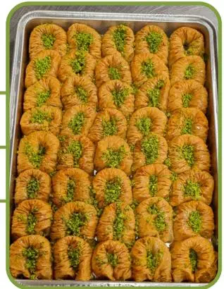 Bülbül yuvası (bird's nest) pastries topped with pistachio.