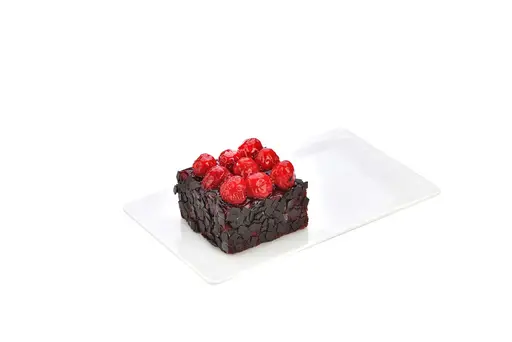 Bella Vista mono cake decorated with chocolate shavings and raspberries.