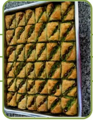 Karnıyarık baklava topped with pistachio.