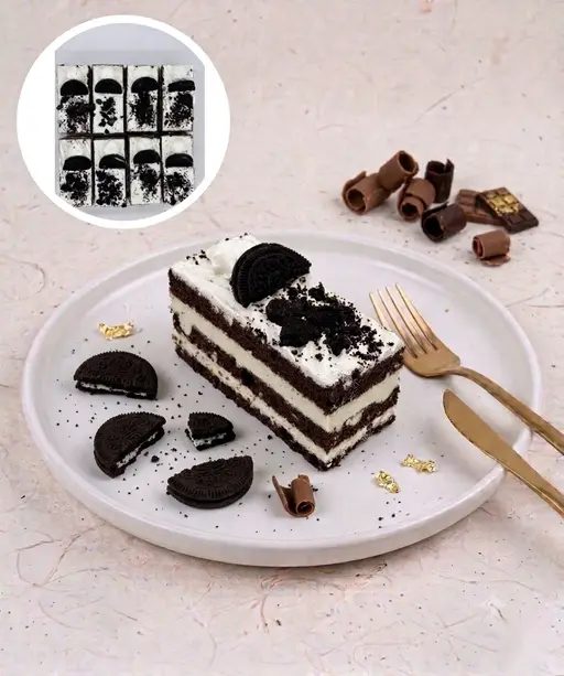 Layered slice cake with cream and crushed Oreo.