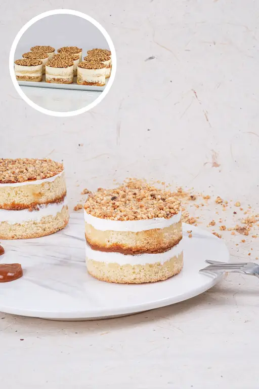 Mono cake layered with cream and caramel, topped with crushed hazelnuts.